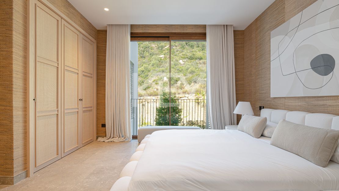 Luxurious first-floor apartment – exclusive living with concierge services in Finca Cortesin, Casares