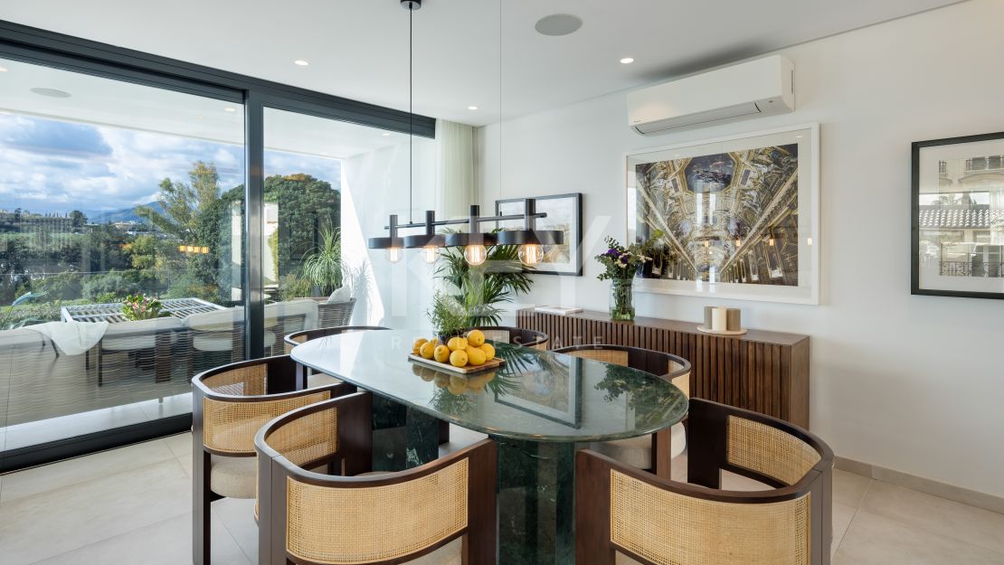 Exclusive frontline golf villa with spectacular views in Nueva Andalucía