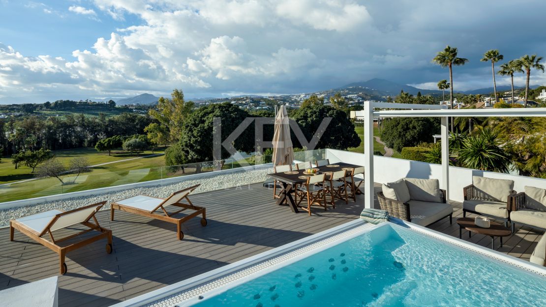 Exclusive frontline golf villa with spectacular views in Nueva Andalucía