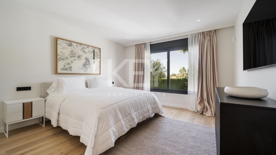 Роскошная вилла с захватывающим видом на море, обращенная на юг, в Нагуэлесе, Марбелья