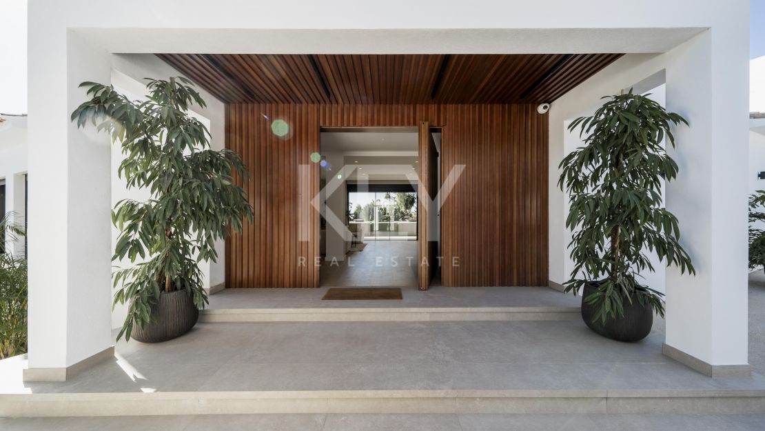 Роскошная вилла с захватывающим видом на море, обращенная на юг, в Нагуэлесе, Марбелья