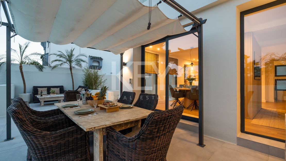 Villa contemporánea de 3 dormitorios con gimnasio en la azotea en una ubicación privilegiada en Nueva Andalucía