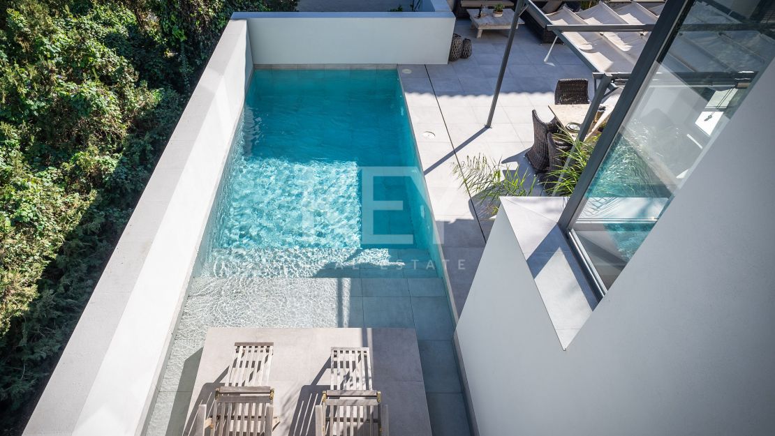 Villa contemporánea de 3 dormitorios con gimnasio en la azotea en una ubicación privilegiada en Nueva Andalucía
