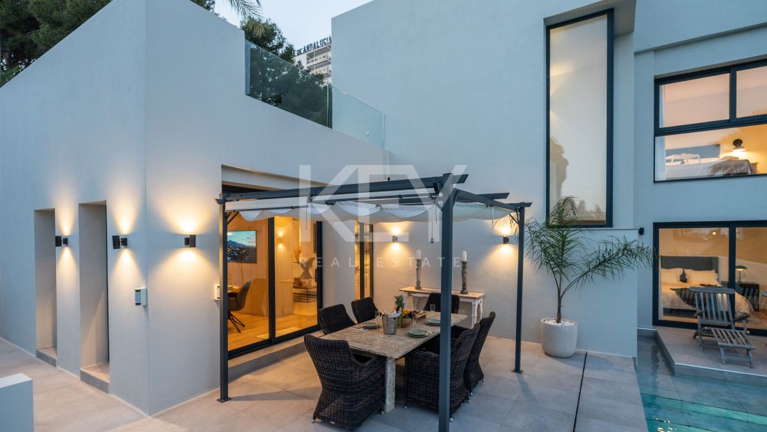 Villa contemporánea de 3 dormitorios con gimnasio en la azotea en una ubicación privilegiada en Nueva Andalucía