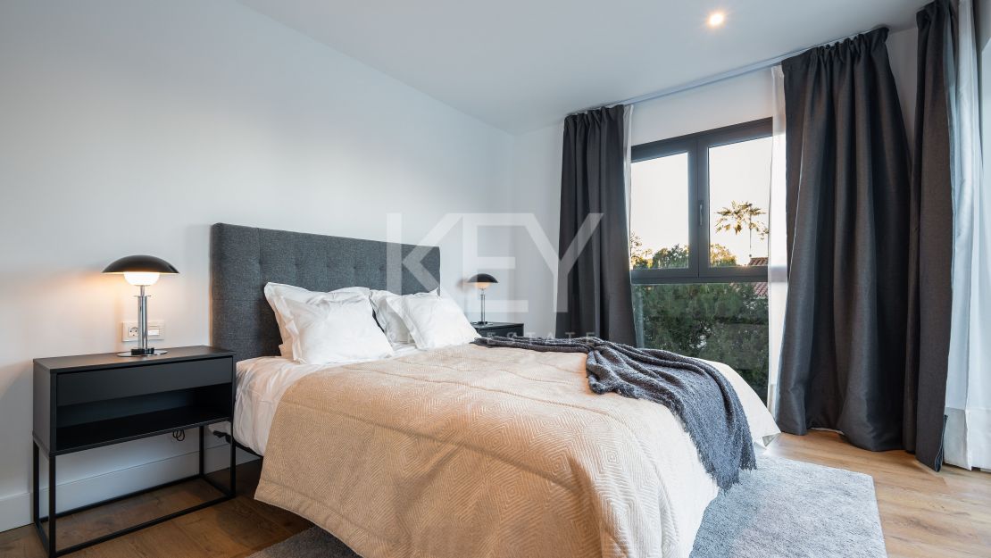Villa contemporánea de 3 dormitorios con gimnasio en la azotea en una ubicación privilegiada en Nueva Andalucía