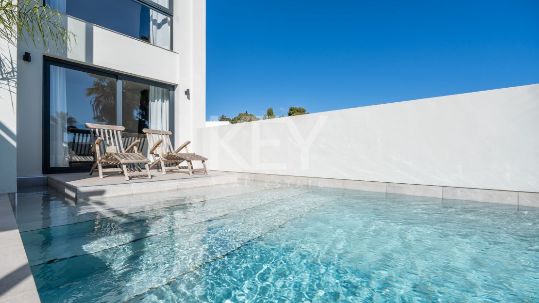 Villa contemporánea de 3 dormitorios con gimnasio en la azotea en una ubicación privilegiada en Nueva Andalucía