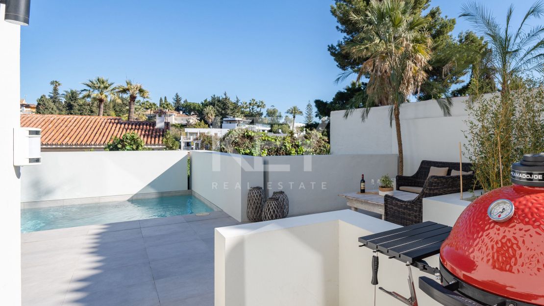 Villa contemporánea de 3 dormitorios con gimnasio en la azotea en una ubicación privilegiada en Nueva Andalucía