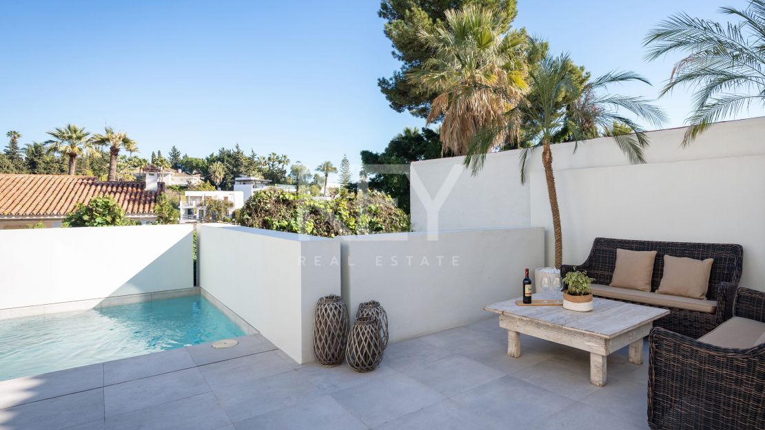 Villa contemporánea de 3 dormitorios con gimnasio en la azotea en una ubicación privilegiada en Nueva Andalucía