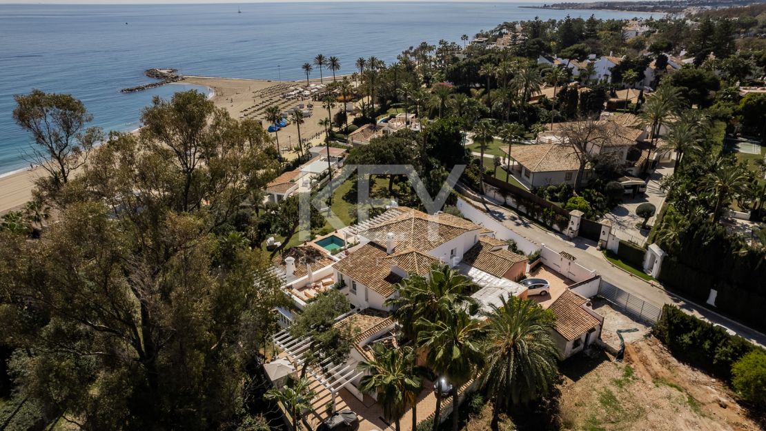 Villa de lujo frente a la playa en Los Verdiales, Marbella Golden Mile