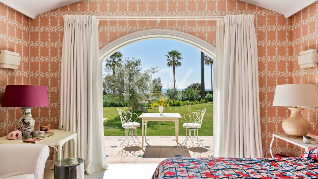 Villa de lujo frente a la playa en Los Verdiales, Marbella Golden Mile