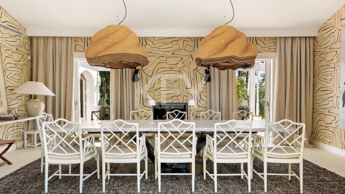 Villa de lujo frente a la playa en Los Verdiales, Marbella Golden Mile