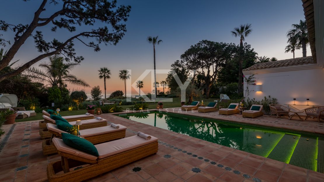 Villa de lujo frente a la playa en Los Verdiales, Marbella Golden Mile