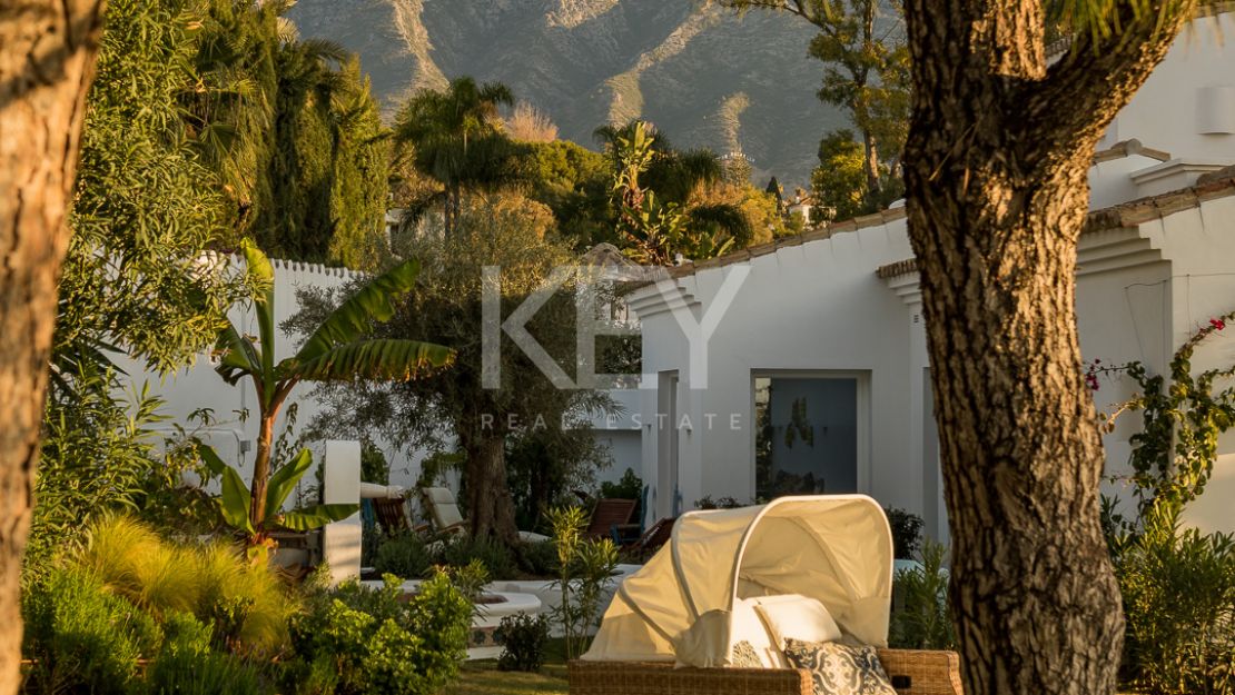 Villa de lujo frente a la playa en Los Verdiales, Marbella Golden Mile