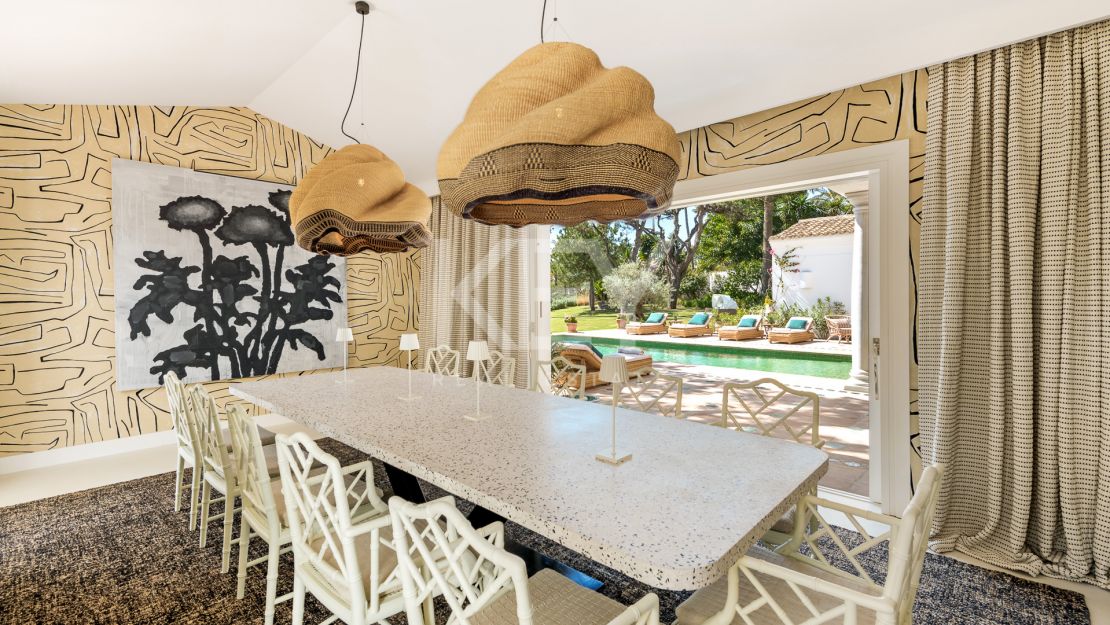 Villa de lujo frente a la playa en Los Verdiales, Marbella Golden Mile
