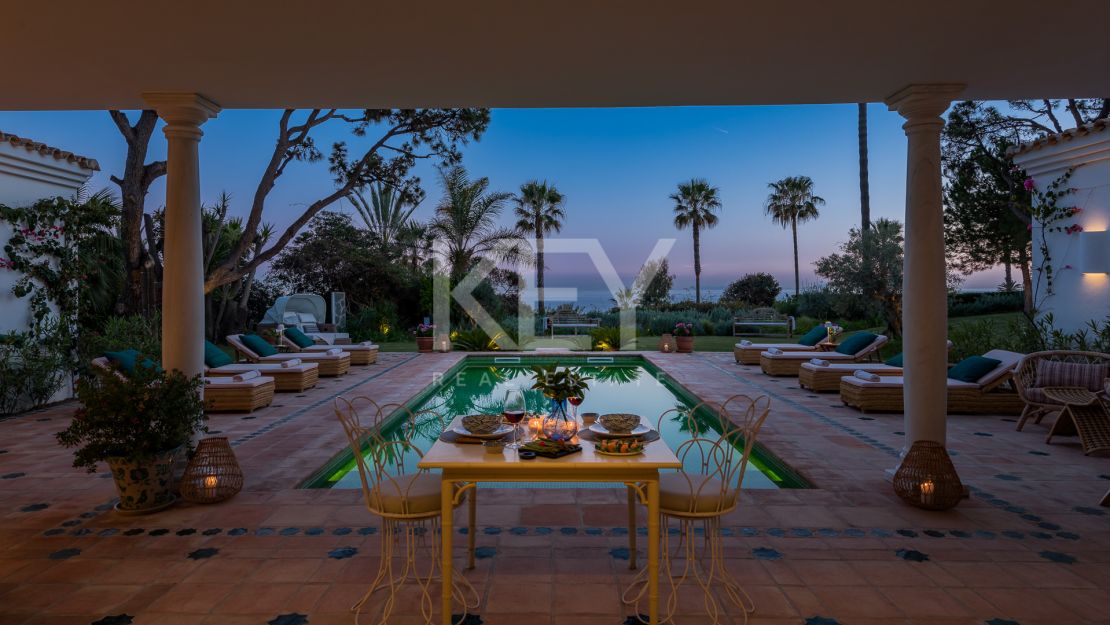 Villa de lujo frente a la playa en Los Verdiales, Marbella Golden Mile