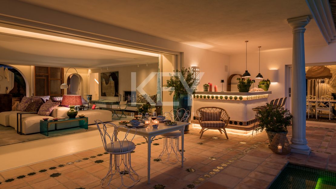 Villa de lujo frente a la playa en Los Verdiales, Marbella Golden Mile