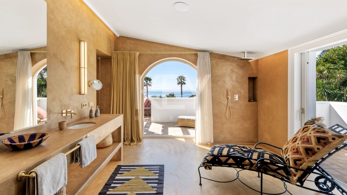 Villa de lujo frente a la playa en Los Verdiales, Marbella Golden Mile