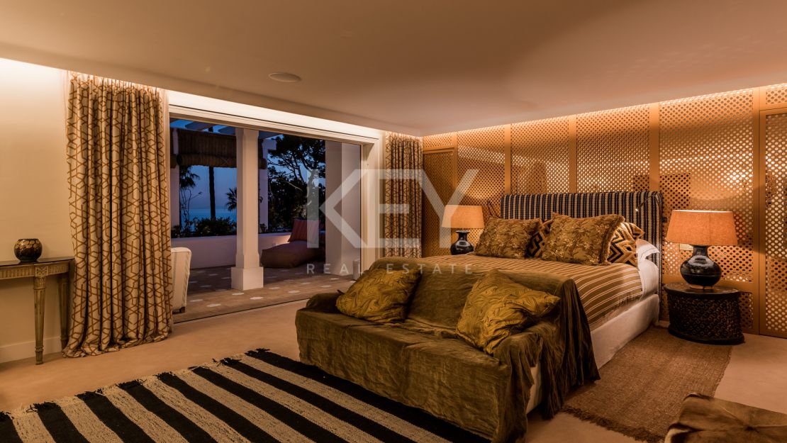 Villa de lujo frente a la playa en Los Verdiales, Marbella Golden Mile