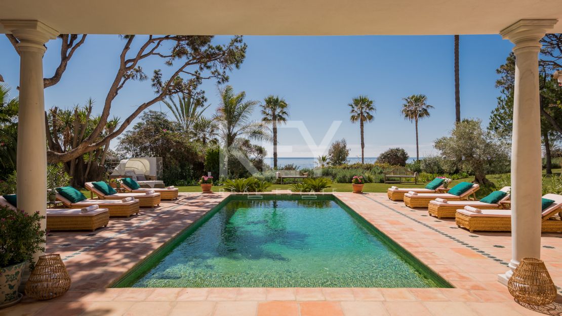 Villa de lujo frente a la playa en Los Verdiales, Marbella Golden Mile