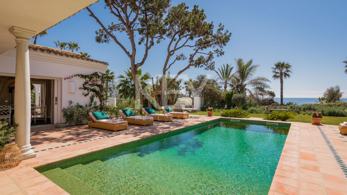 Villa de lujo frente a la playa en Los Verdiales, Marbella Golden Mile