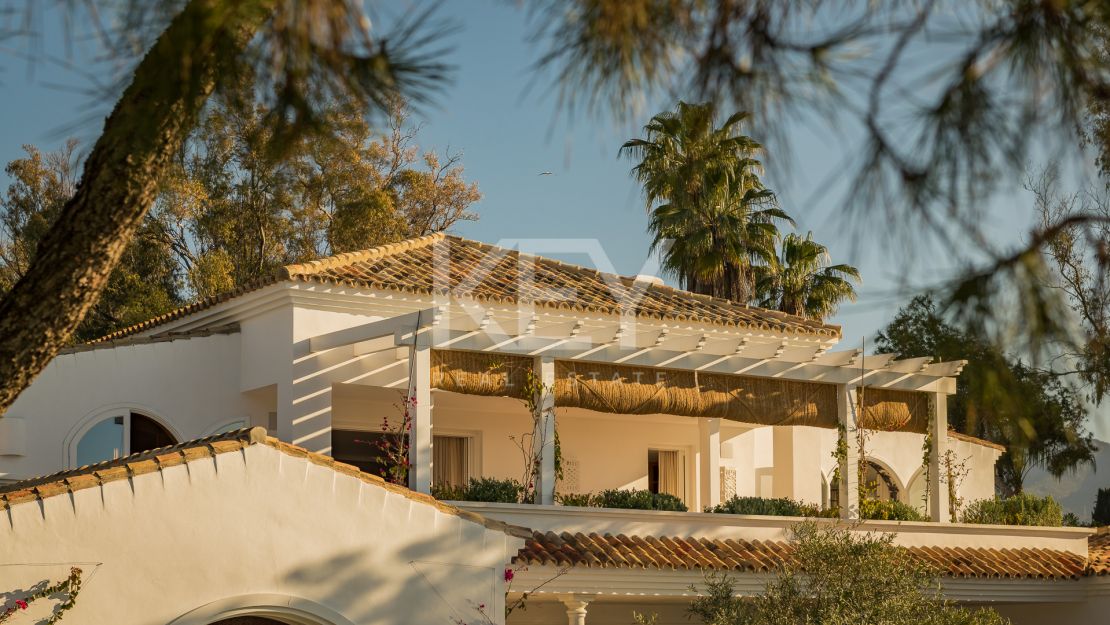 Villa de lujo frente a la playa en Los Verdiales, Marbella Golden Mile