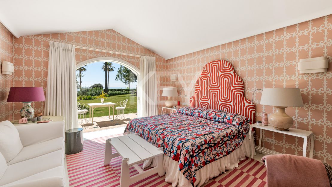 Villa de lujo frente a la playa en Los Verdiales, Marbella Golden Mile