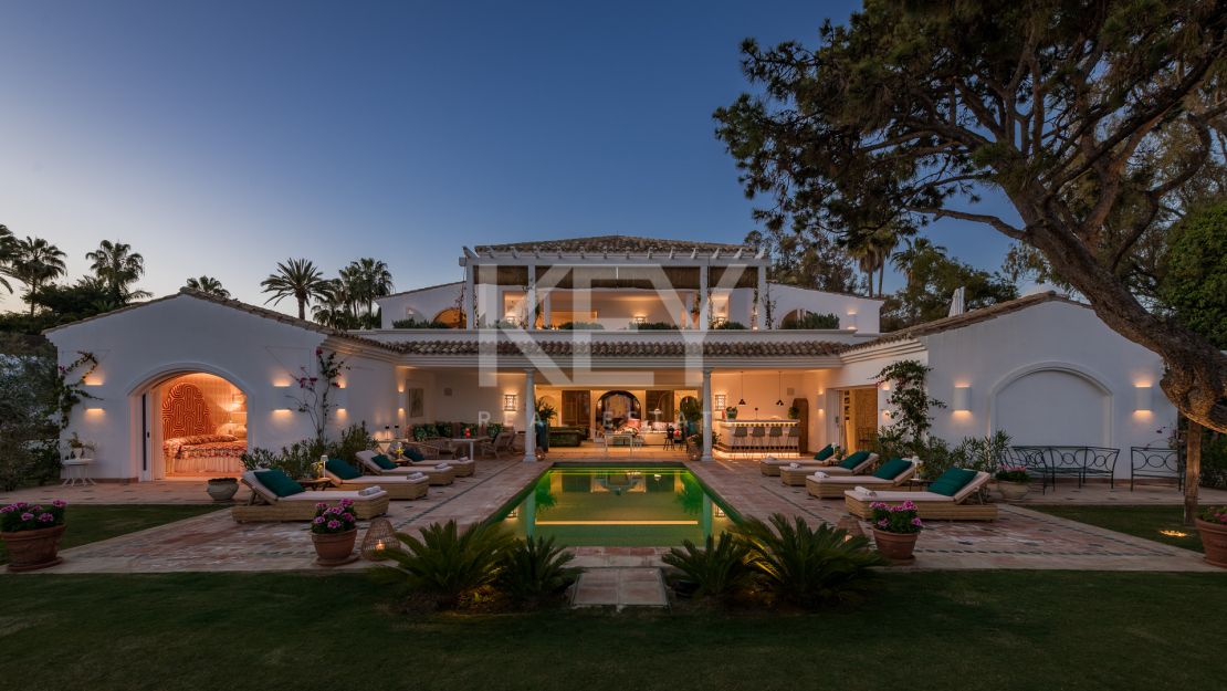 Villa de lujo frente a la playa en Los Verdiales, Marbella Golden Mile