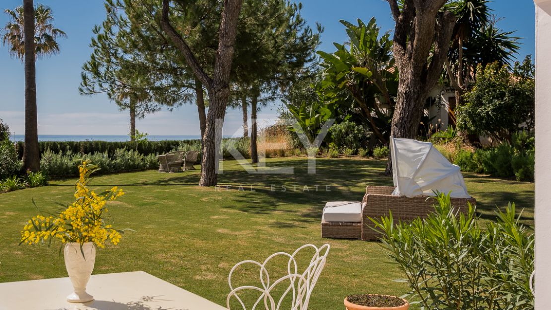 Villa de lujo frente a la playa en Los Verdiales, Marbella Golden Mile