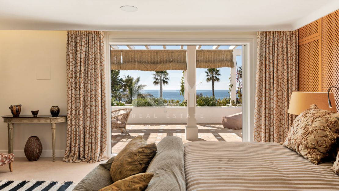 Villa de lujo frente a la playa en Los Verdiales, Marbella Golden Mile