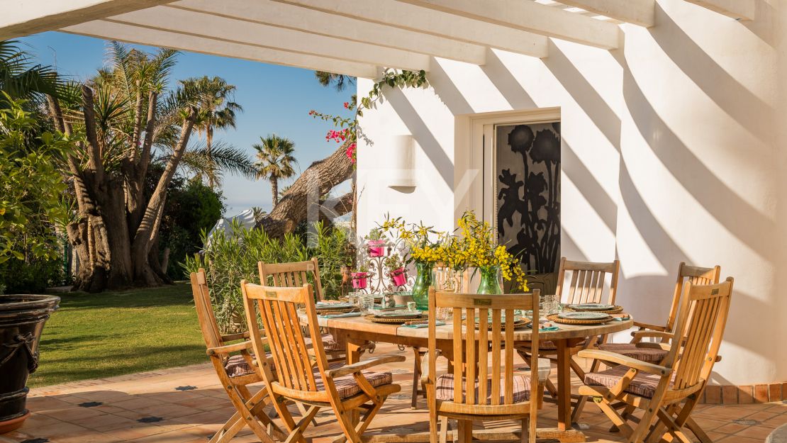 Villa de lujo frente a la playa en Los Verdiales, Marbella Golden Mile