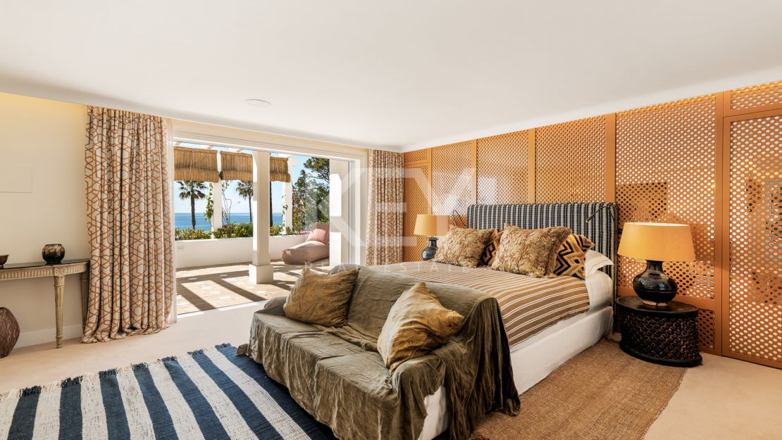 Villa de lujo frente a la playa en Los Verdiales, Marbella Golden Mile