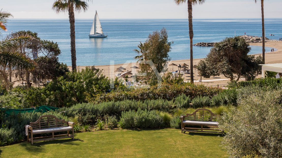 Villa de lujo frente a la playa en Los Verdiales, Marbella Golden Mile