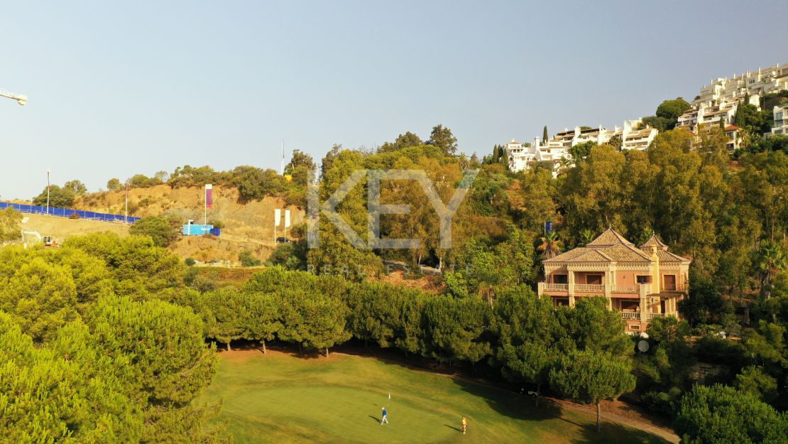 Brand new frontline golf Villa with panoramic views in La Quinta Golf, Benahavís
