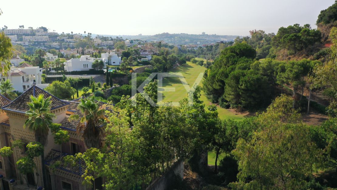 Brand new frontline golf Villa with panoramic views in La Quinta Golf, Benahavís