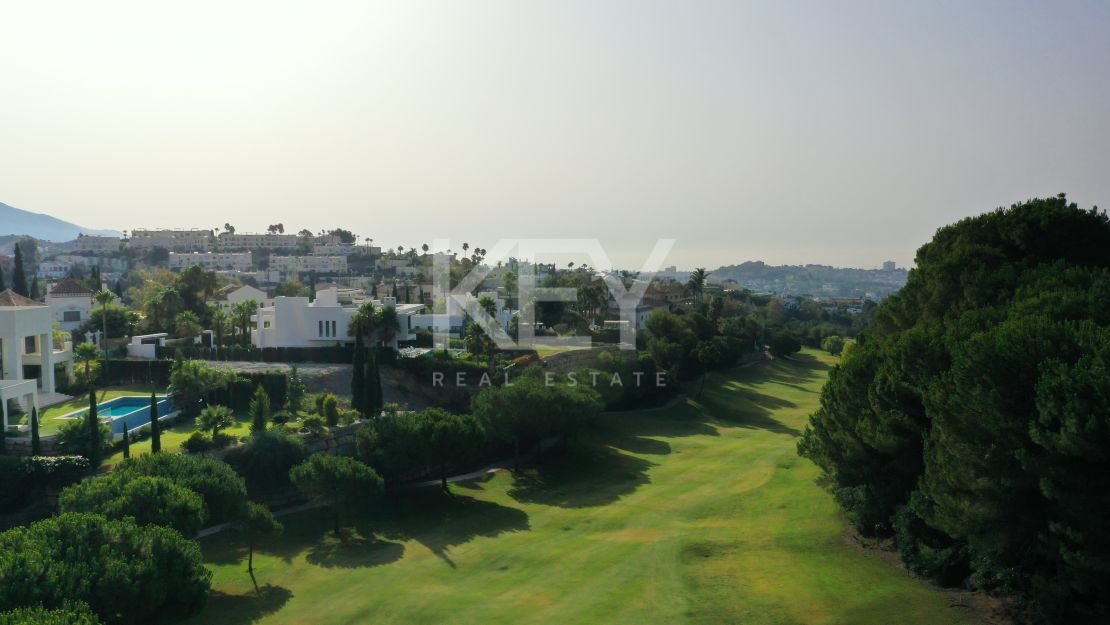 Brand new frontline golf Villa with panoramic views in La Quinta Golf, Benahavís