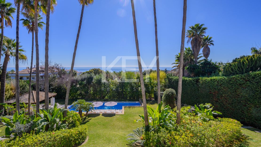 Villa moderna con vistas panorámicas al mar en la Milla de Oro de Marbella