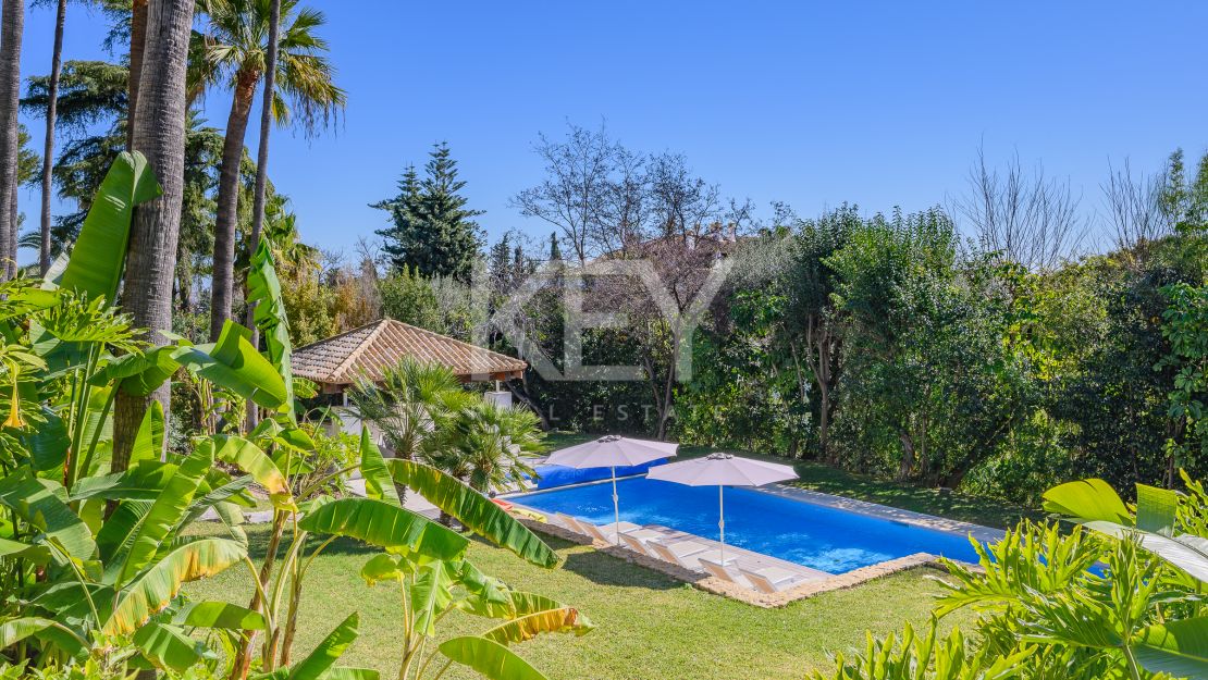 Villa moderna con vistas panorámicas al mar en la Milla de Oro de Marbella