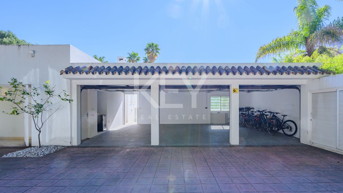 Villa moderna con vistas panorámicas al mar en la Milla de Oro de Marbella
