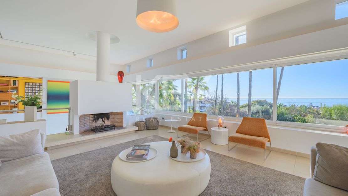 Villa moderna con vistas panorámicas al mar en la Milla de Oro de Marbella
