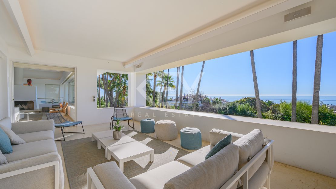 Villa moderna con vistas panorámicas al mar en la Milla de Oro de Marbella