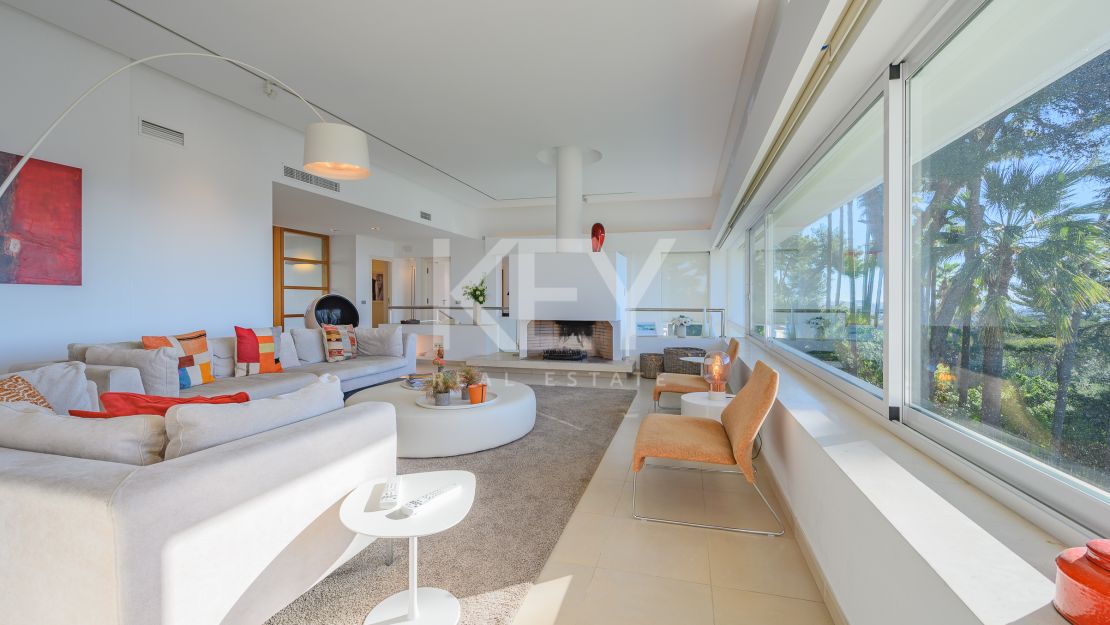 Villa moderna con vistas panorámicas al mar en la Milla de Oro de Marbella