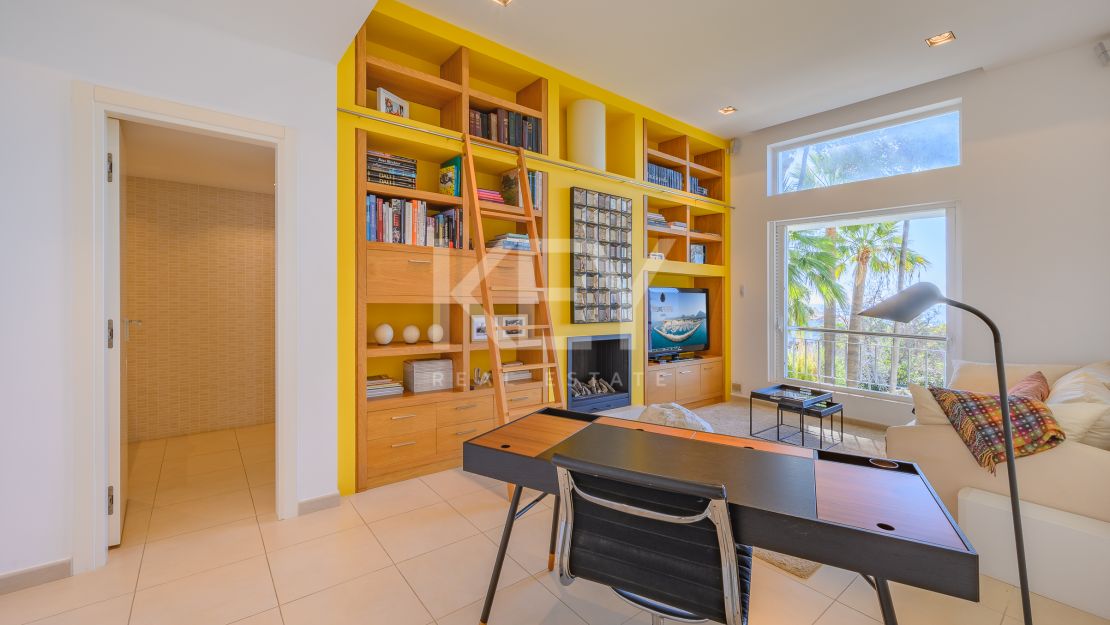 Villa moderna con vistas panorámicas al mar en la Milla de Oro de Marbella