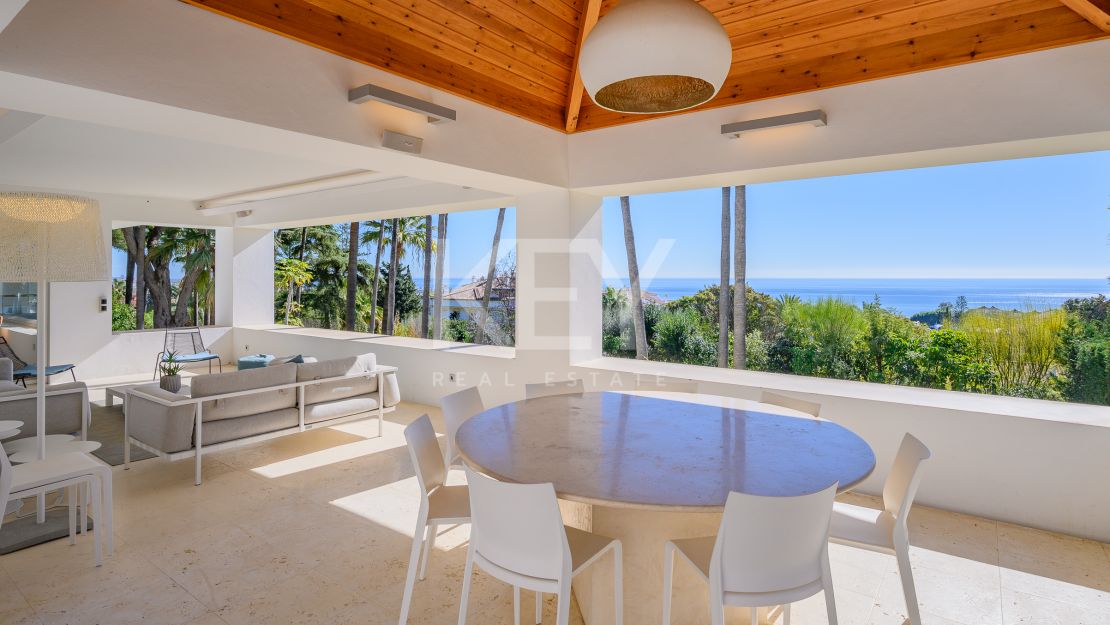 Villa moderna con vistas panorámicas al mar en la Milla de Oro de Marbella