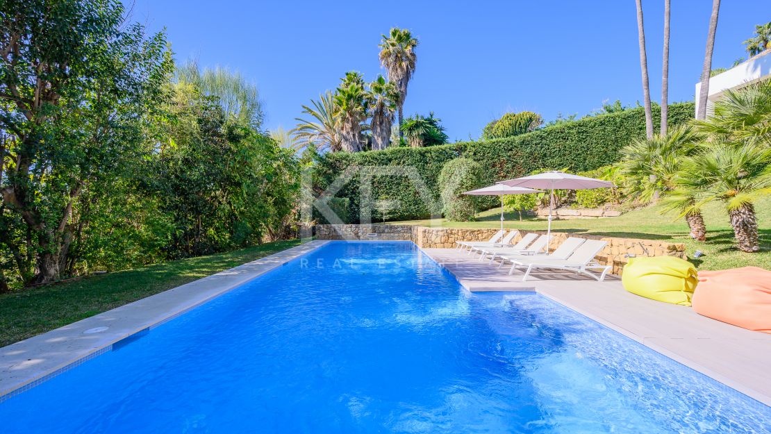 Villa moderna con vistas panorámicas al mar en la Milla de Oro de Marbella