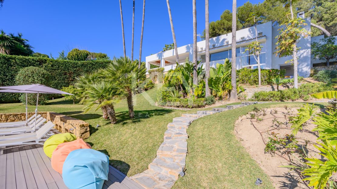 Villa moderna con vistas panorámicas al mar en la Milla de Oro de Marbella