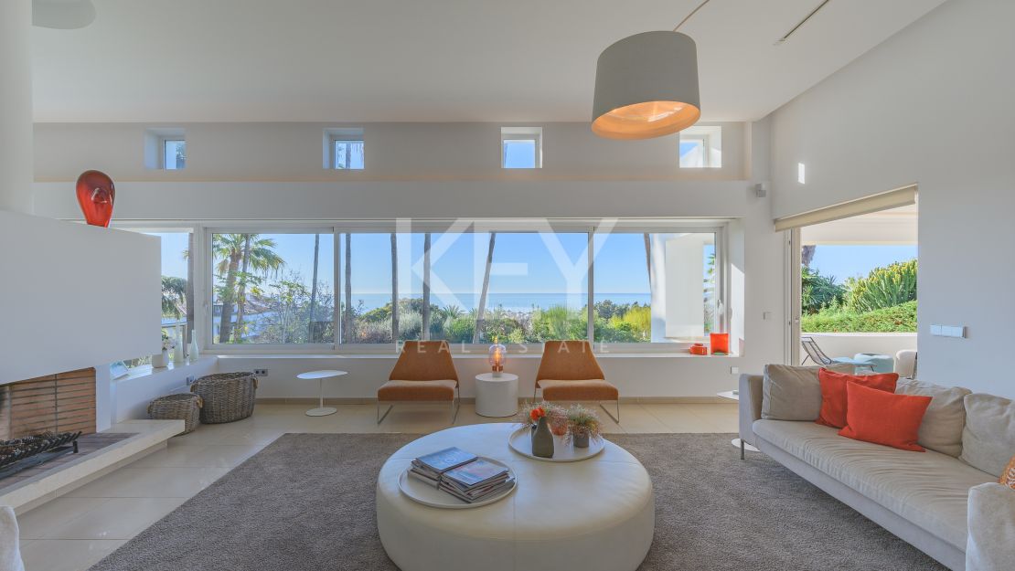 Villa moderna con vistas panorámicas al mar en la Milla de Oro de Marbella