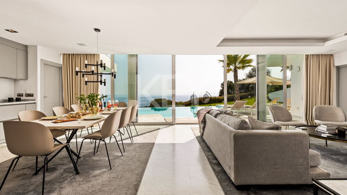 Impresionante villa de cinco dormitorios con vistas panorámicas al mar en Altos de Los Monteros, Marbella Este