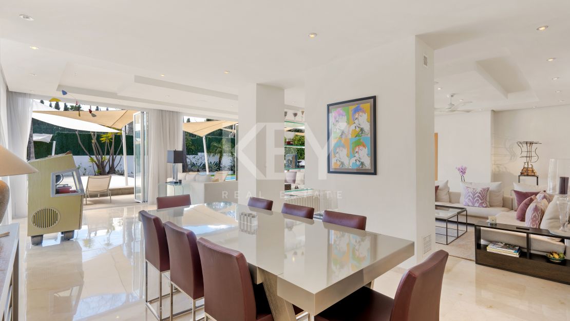 Elegant family Villa frontline golf in Guadalmina Alta, San Pedro de Alcántara