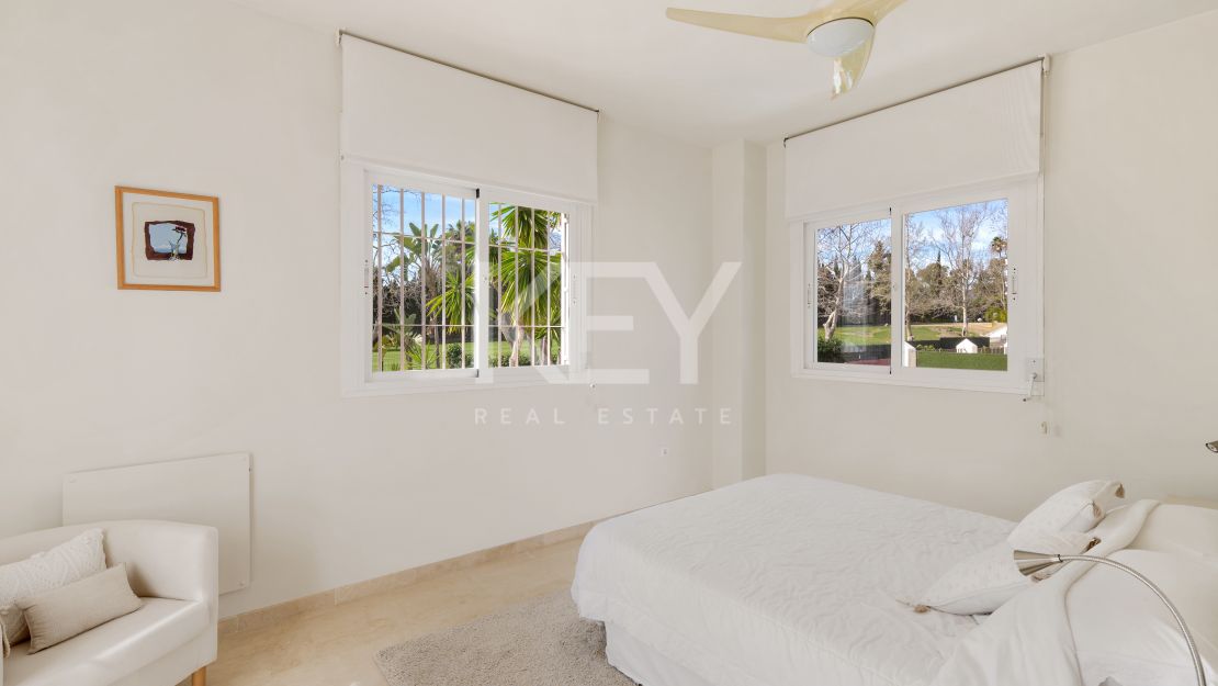 Elegant family Villa frontline golf in Guadalmina Alta, San Pedro de Alcántara
