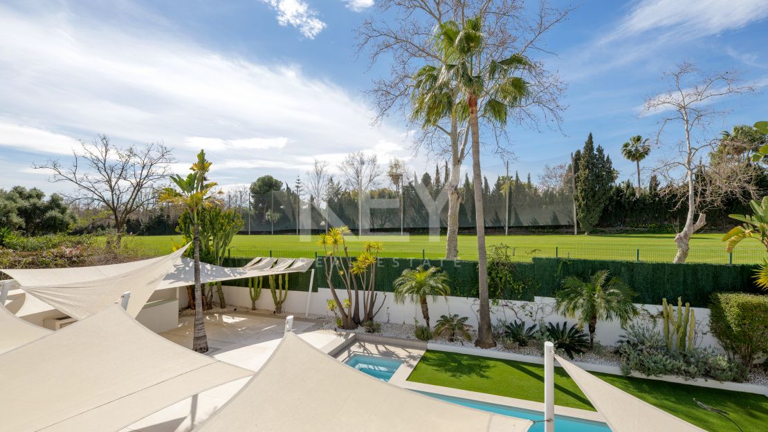 Elegant family Villa frontline golf in Guadalmina Alta, San Pedro de Alcántara